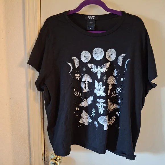 Cottagecore Design Black Tshirt - Picture 1 of 3